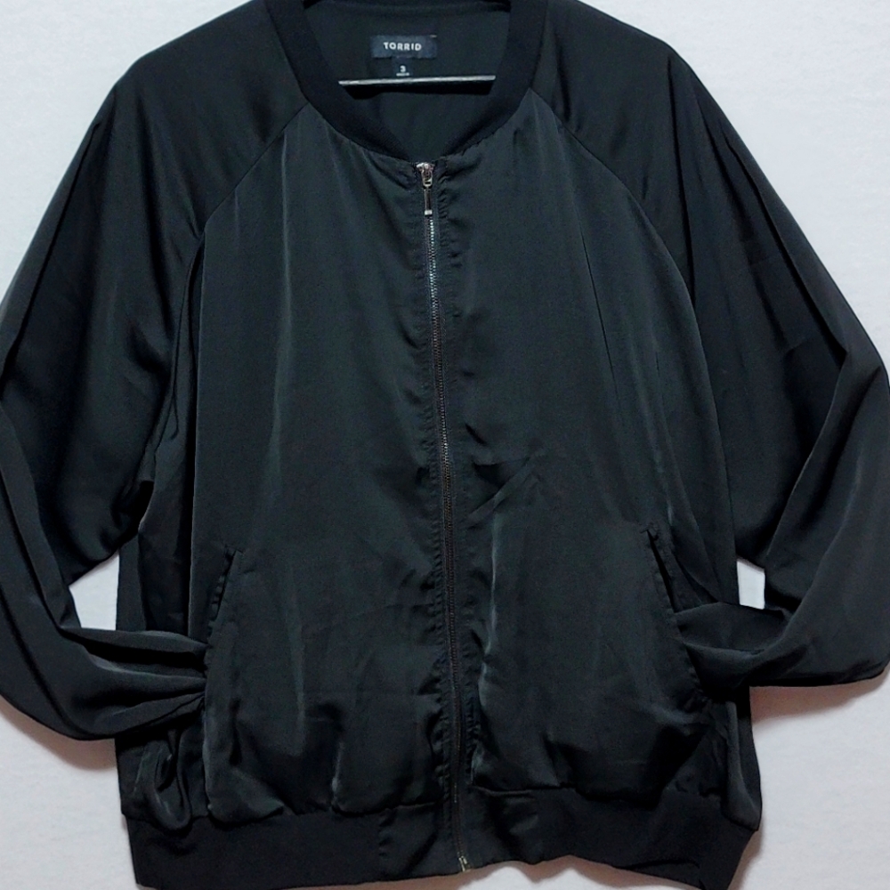 Torrid Black Satin Feel Full Zip Stylish Jacket Blouse SIZE 3. #596